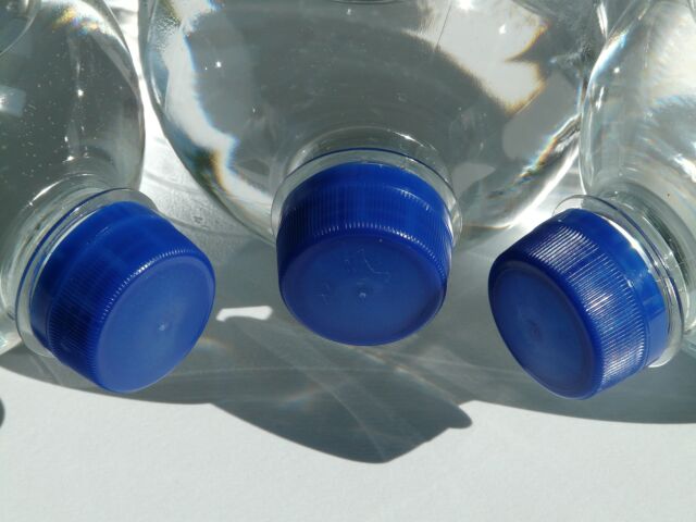 W Kołobrzegu pojawiło się osiem nowych pojemników na plastikowe nakrętki