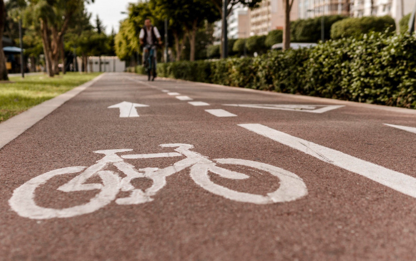 Cykliści będą mieli nową trasę – budowa ścieżki rowerowej do Charzyna planowana na maj 2024 roku