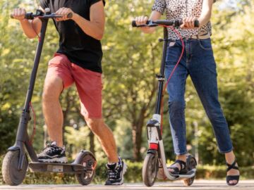 Kołobrzeg wprowadza ograniczenia dla elektrycznych hulajnóg: strefy i parkingi na terenie miasta