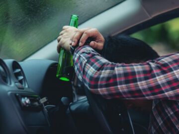 Poniedziałkowy incydent drogowy w Kołobrzegu: Samochód kierowcy automatycznie wezwał służby po stłuczce – okazało się, że właściciel auta był nietrzeźwy