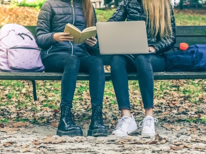80-lecie Szkoły Podstawowej w Ustroniu Morskim: Wspólne świętowanie i artystyczne występy