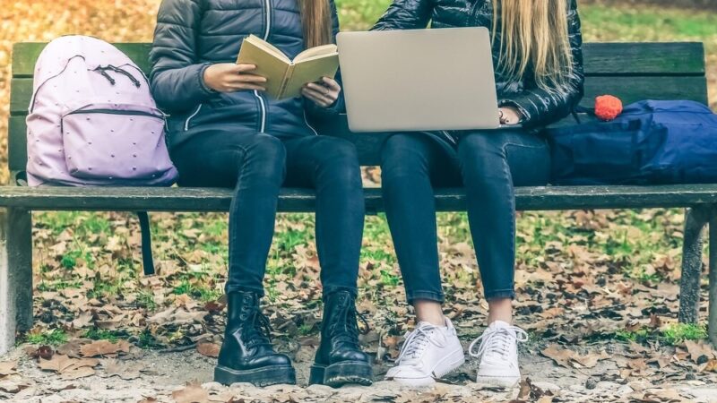 80-lecie Szkoły Podstawowej w Ustroniu Morskim: Wspólne świętowanie i artystyczne występy