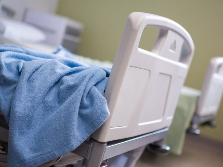 Bezpieczna Jesień dla Seniorów: Jak Uniknąć Infekcji?
