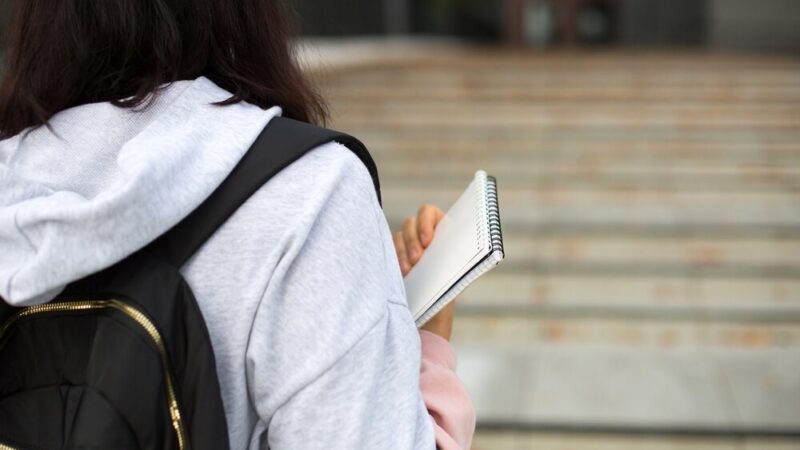 Książki, które pozwolą dzieciom cieszyć się dzieciństwem