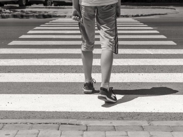 Policja w Kołobrzegu zapewnia bezpieczeństwo podczas odwiedzin cmentarzy