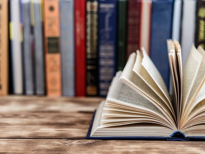 Dyskusyjny Klub Książki: Odkrywanie twórczości Macieja Marcisza w Brzozowym Zakątku