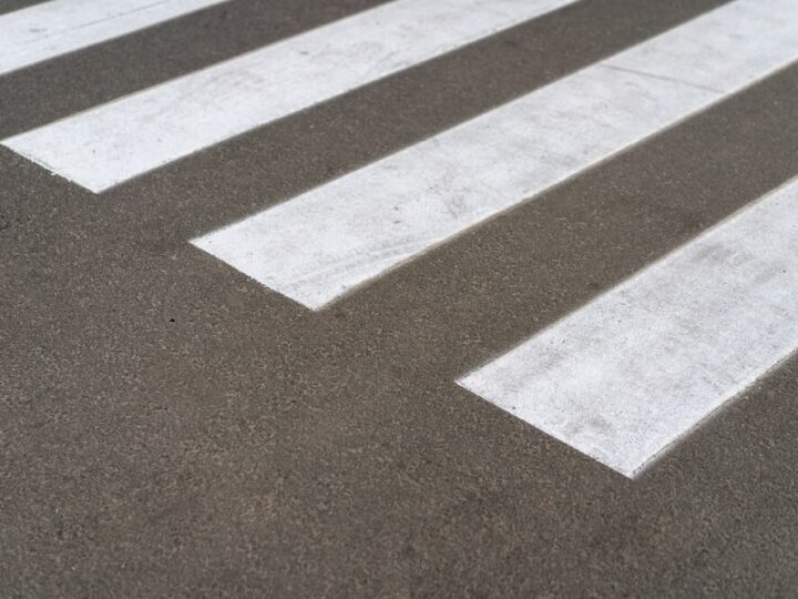 Dzieci z Drzonowa uczą się, jak być bezpiecznym na drodze z pomocą policji i KRUS