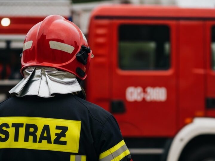 Bohaterka w mundurze: Policjantka i strażaczka w jednym