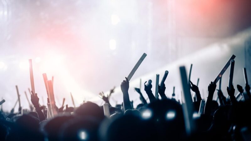 Magiczny Sylwester na plaży w Ustroniu Morskim z pokazem ognia