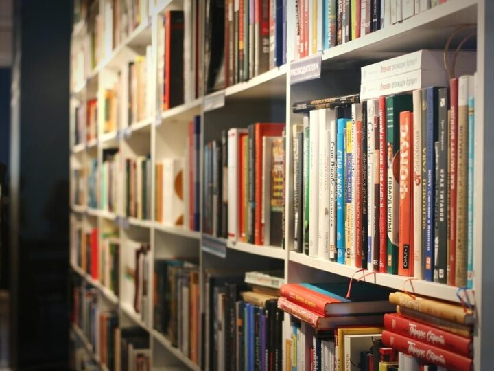 Świąteczne warsztaty w bibliotece: odkryj magię twórczości!