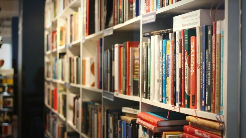 Świąteczne warsztaty w bibliotece: odkryj magię twórczości!