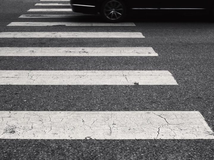 Bezpieczne życie babci i dziadka: kluczowe zasady ochrony w codzienności i internecie