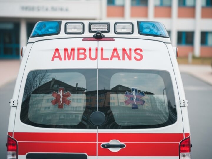 Zimowe zagrożenia: Policja w Kołobrzegu ostrzega przed lodem i apeluje o pomoc dla bezdomnych