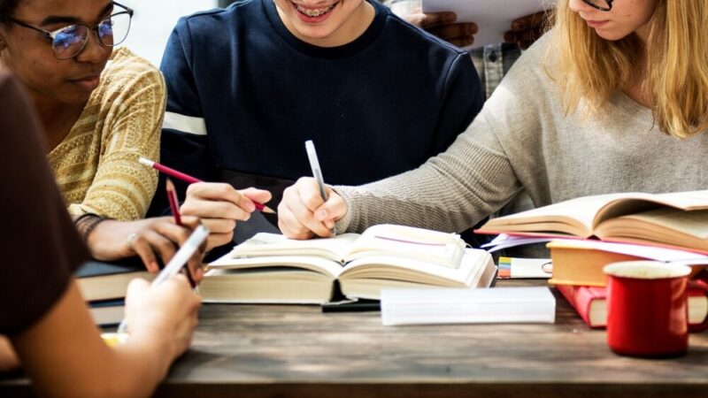 Kampania „Czytaj chwilę” w Gminnej Bibliotece Publicznej
