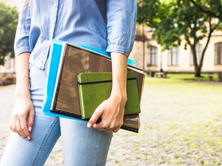 Ferie w Bibliotece Młodzieżowej – sztuka, technologia i historia w jednym!