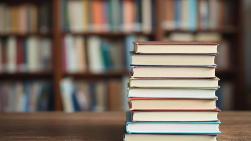 Książki: Twoi niezawodni towarzysze na każdą okazję