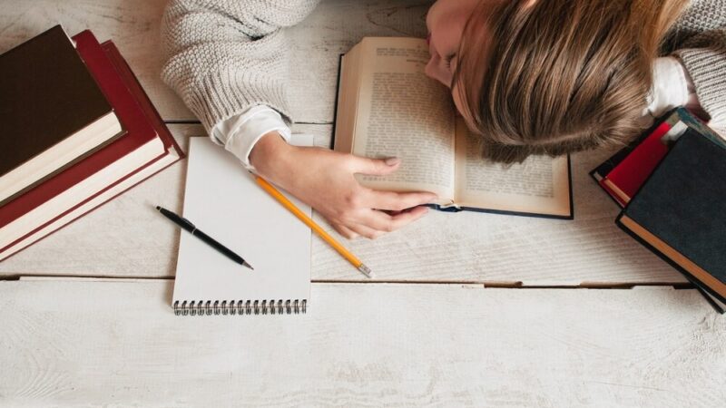 Młodzieżowe kółko historyczne w Kołobrzegu: lekcje odwagi i niezłomności w obliczu wojny