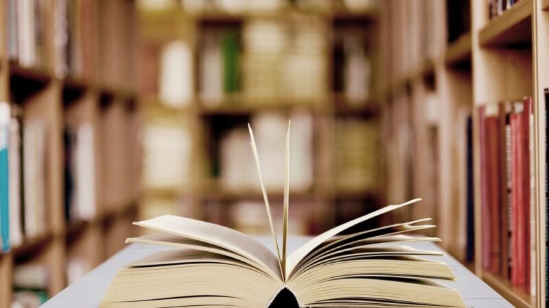 Tajemnice thrillera psychologicznego: Spotkanie z Adrianem Bednarkiem w Bibliotece Ogrody