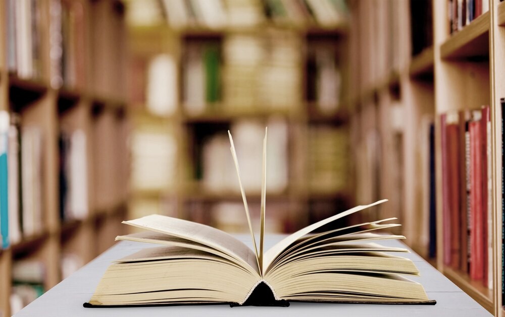 Tajemnice thrillera psychologicznego: Spotkanie z Adrianem Bednarkiem w Bibliotece Ogrody