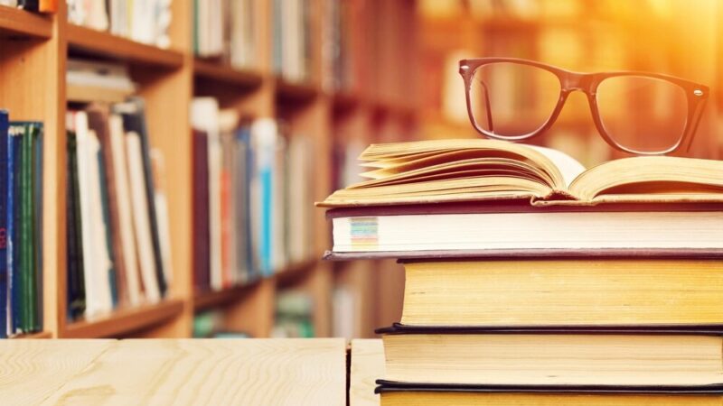 Głos niewysłuchanych: Spotkanie z Jackiem Hołubem w Bibliotece