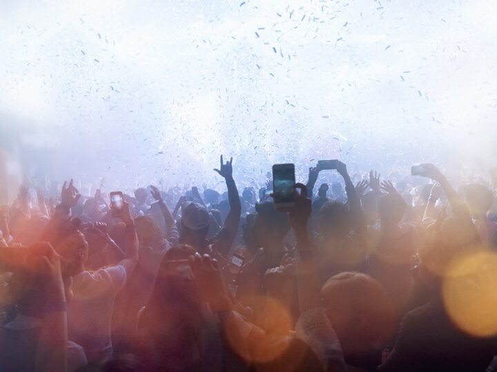 Nostalgiczna podróż przez złote przeboje polskiej muzyki!