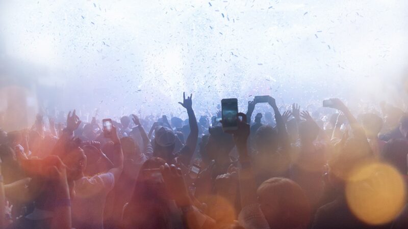 Nostalgiczna podróż przez złote przeboje polskiej muzyki!