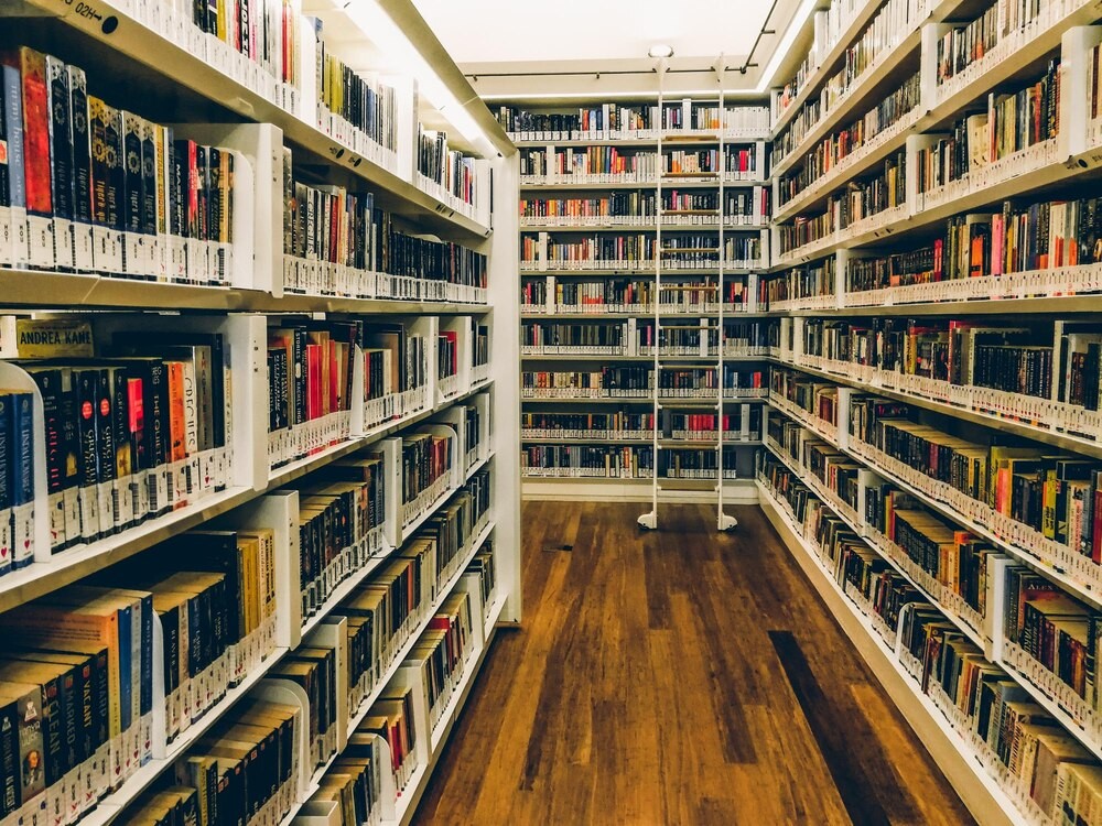 Marek Stelar oczarował miłośników kryminałów w bibliotece