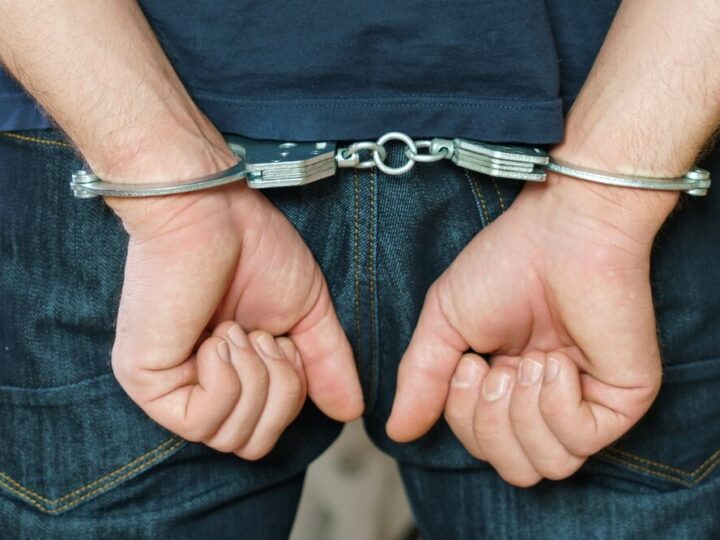 Poszukiwacze w akcji: mężczyzna ukrywający się przed wymiarem sprawiedliwości zatrzymany przez policję