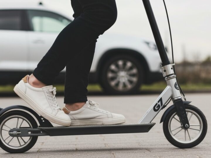 Nowe zasady dla hulajnóg i rowerów – policja ostrzega przed zmianami