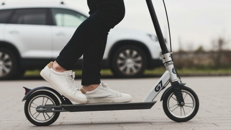 Nowe zasady dla hulajnóg i rowerów – policja ostrzega przed zmianami
