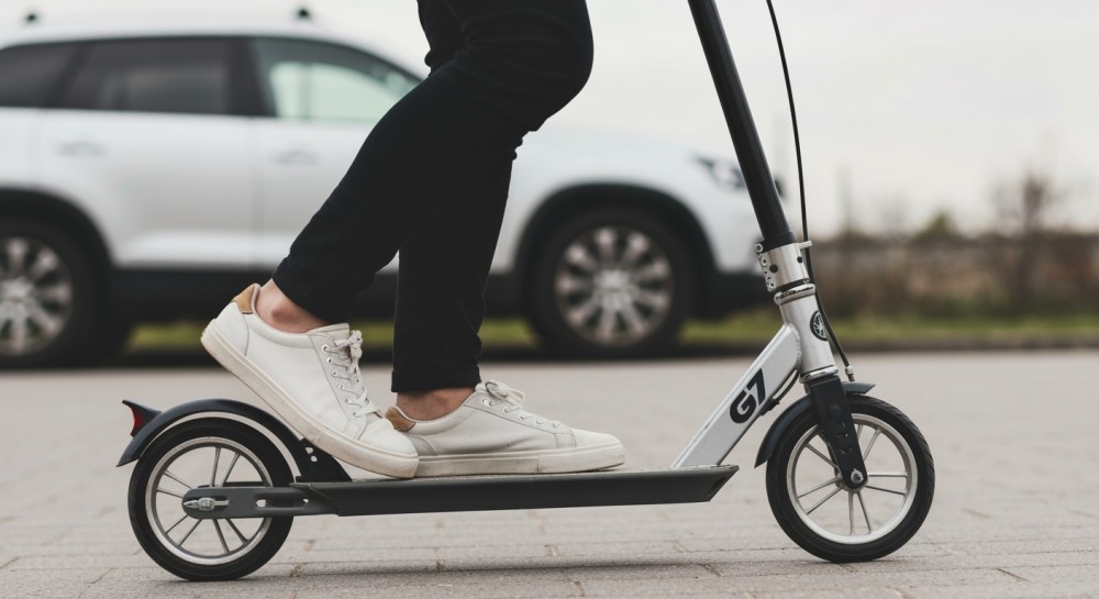 Nowe zasady dla hulajnóg i rowerów – policja ostrzega przed zmianami