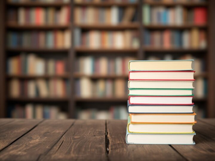 Frank, pisklę z biblioteki: niezwykła przyjaźń książek i ptaków