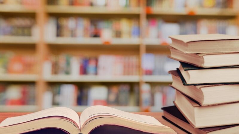 WAKACYJNE GODZINY PRACY BIBLIOTEKI