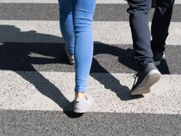Strażacy uratowali zagubionego 95-latka na drodze do Kołobrzegu